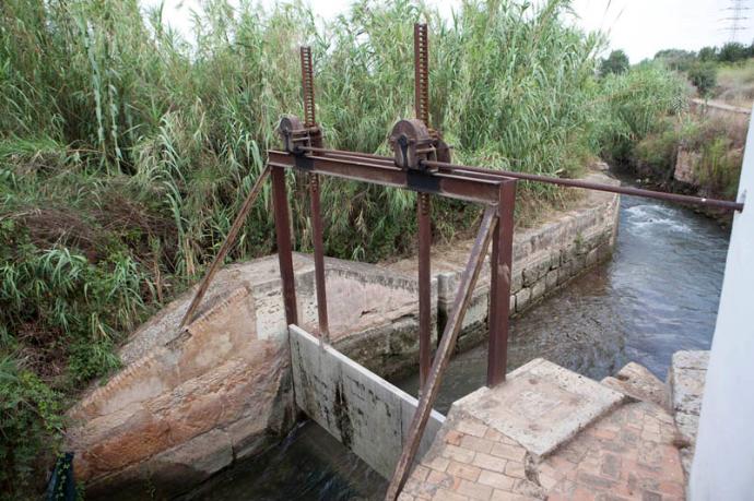 The irrigation channels of the Vega de Valencia: a living water heritage